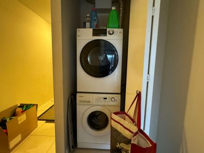 305-4250-dawson-st-burnaby-bc-v5c-4b1-2