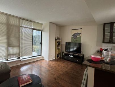 305-4250-dawson-st-burnaby-bc-v5c-4b1-2