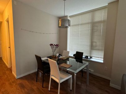 305-4250-dawson-st-burnaby-bc-v5c-4b1-2