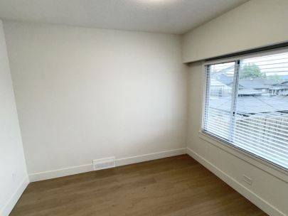 5790-halifax-st-burnaby-bc-v5b2p3-upper-unit