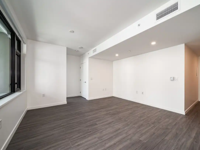 512-210-east-5th-ave-vancouver-bc-v5t-ok1-2