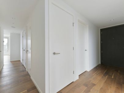 luxurious-2-br-wbalcony-at-south-granville-gateway-for-rent