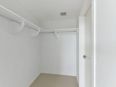 luxurious-2-br-wbalcony-at-south-granville-gateway-for-rent