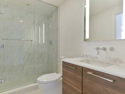 luxurious-2-br-wbalcony-at-south-granville-gateway-for-rent