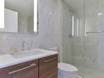 luxurious-2-br-wbalcony-at-south-granville-gateway-for-rent