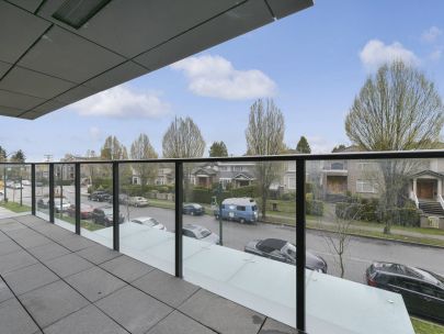 luxurious-2-br-wbalcony-at-south-granville-gateway-for-rent