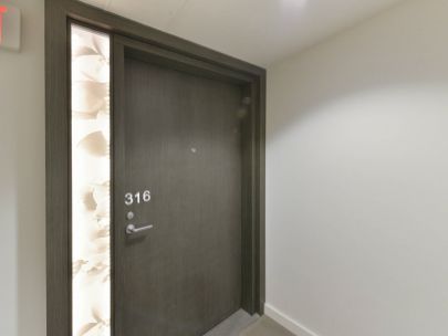 luxurious-2-br-wbalcony-at-south-granville-gateway-for-rent