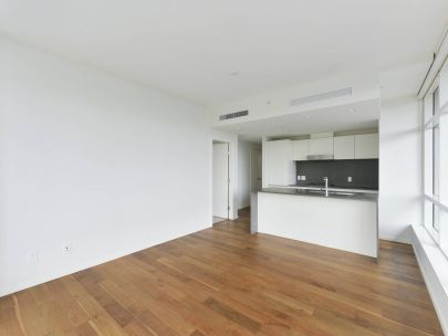 luxurious-2-br-wbalcony-at-south-granville-gateway-for-rent