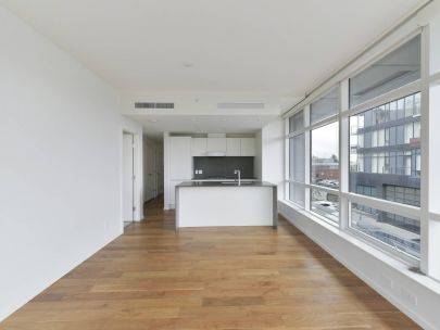 luxurious-2-br-wbalcony-at-south-granville-gateway-for-rent