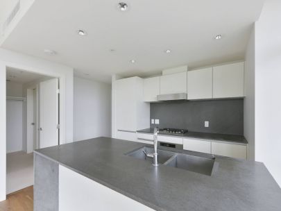 luxurious-2-br-wbalcony-at-south-granville-gateway-for-rent