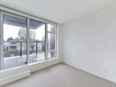 luxurious-2-br-wbalcony-at-south-granville-gateway-for-rent