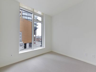 luxurious-2-br-wbalcony-at-south-granville-gateway-for-rent