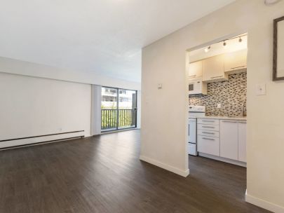 2255-w-5th-ave-vancouver-bc-v6k-4k1-canada-2