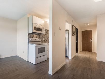 2255-w-5th-ave-vancouver-bc-v6k-4k1-canada-2