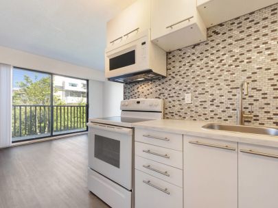 2255-w-5th-ave-vancouver-bc-v6k-4k1-canada-2