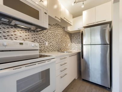 2255-w-5th-ave-vancouver-bc-v6k-4k1-canada-2