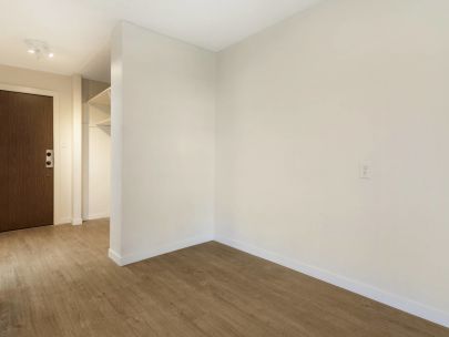 2255-w-5th-ave-vancouver-bc-v6k-4k1-canada-2