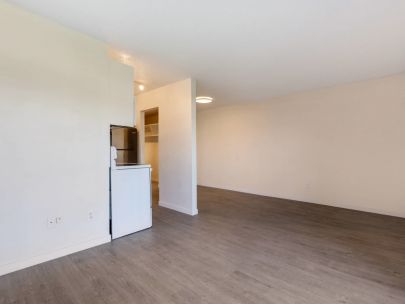 2255-w-5th-ave-vancouver-bc-v6k-4k1-canada-2