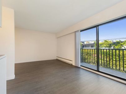 2255-w-5th-ave-vancouver-bc-v6k-4k1-canada-2