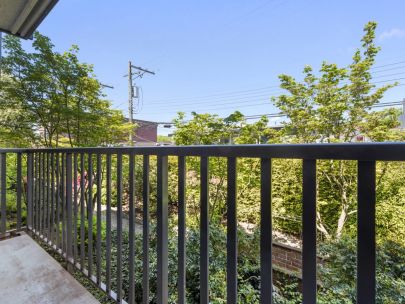 2255-w-5th-ave-vancouver-bc-v6k-4k1-canada-2