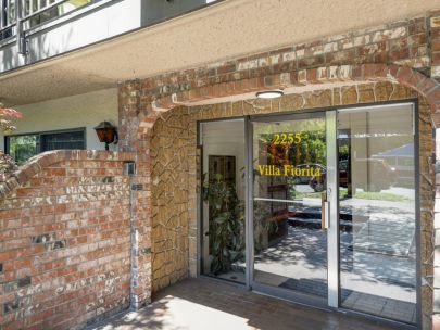 2255-w-5th-ave-vancouver-bc-v6k-4k1-canada-2