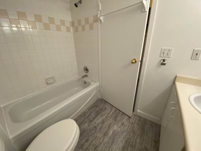 century-tower-808-789-drake-st-vancouver-bc-v6z-2n7-canada-2