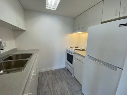 century-tower-808-789-drake-st-vancouver-bc-v6z-2n7-canada-2