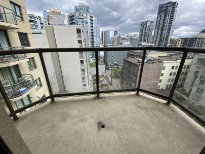 century-tower-808-789-drake-st-vancouver-bc-v6z-2n7-canada-2