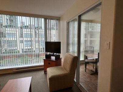 303-910-beach-ave-vancouver-canada-v6z-2w7