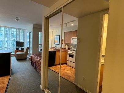 303-910-beach-ave-vancouver-canada-v6z-2w7