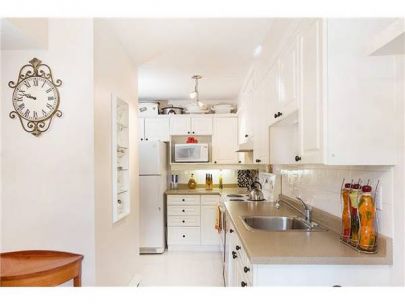 1513 Bowser Avenue North Vancouver BC Canada - V7P 2Z7