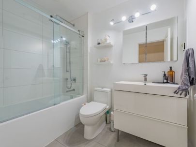 5-avanti-3160-w-4th-ave-vancouver-2