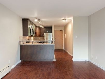 Pet Friendly 1 Bed/1Bath w/Patio For Rent at W Pointe Villa KITSILANO