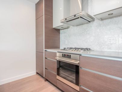 station-square-2711-6098-station-st-burnaby-bc-canada-v5h-0h4