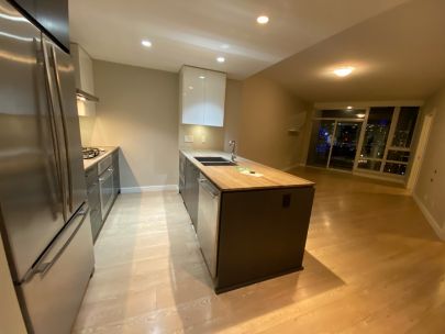 BRAND NEW 700 SQFT 1 BEDROOM + DEN + FLEX AT CENTRAL