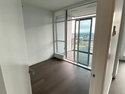 station-square-2711-6098-station-st-burnaby-bc-canada-v5h-0h4