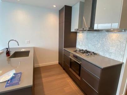 station-square-2711-6098-station-st-burnaby-bc-canada-v5h-0h4