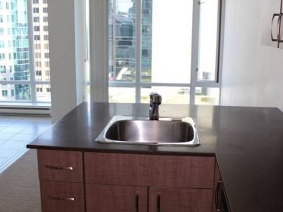 1208-the-hudson-610-granville-st-vancouver-1208