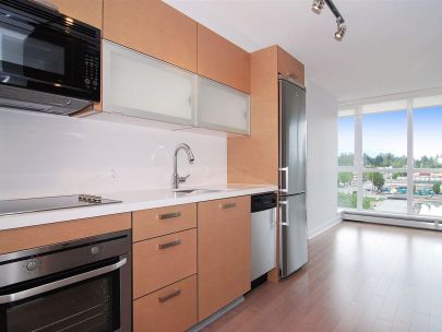 #812 - 10777 University Dr Surrey BC V3T 0E6