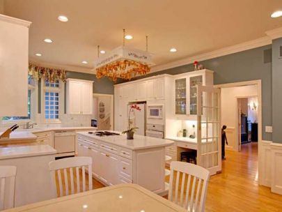 Luxury Living 4 Bedroom 3 Storey Family Home at Edgemonton Village