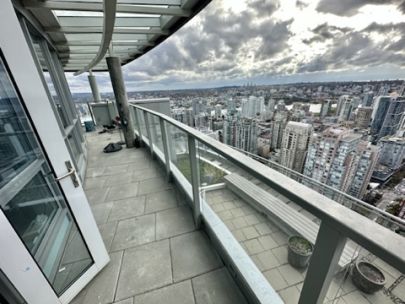 833-seymour-st-4102-vancouver-bc-v6b-0g4-canada-2