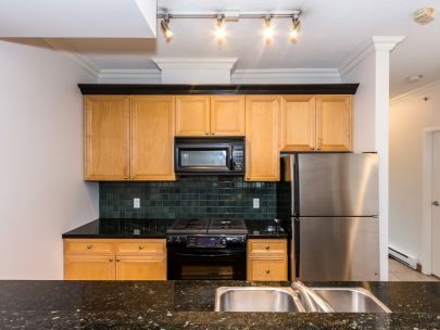 savoy-956-richards-street-vancouver-2