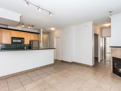 SAVOY 956 Richards Street, Vancouver