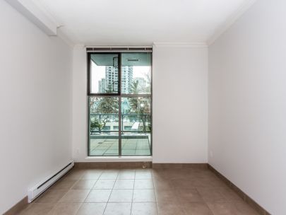 savoy-956-richards-street-vancouver-2