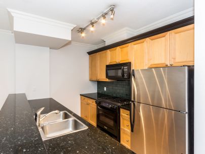 savoy-956-richards-street-vancouver-2