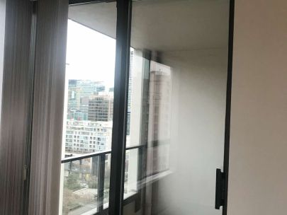 luxury-living-north-facing-1-br-den-in-downtown-vancouver-for-rent