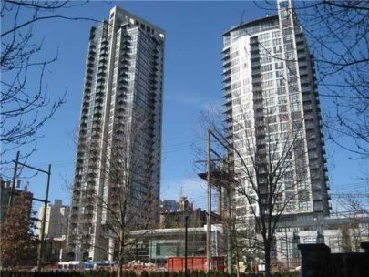 Elegant Large Studio w/Den For Rent in Downtown Vancouver