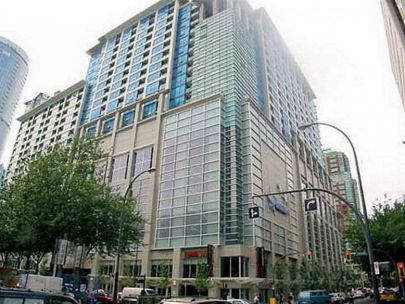 luxury-living-north-facing-1-br-den-in-downtown-vancouver-for-rent