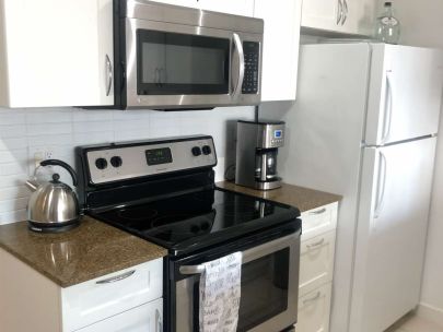 Luxury Living! North facing 1 BR + Den in Downtown Vancouver For Rent