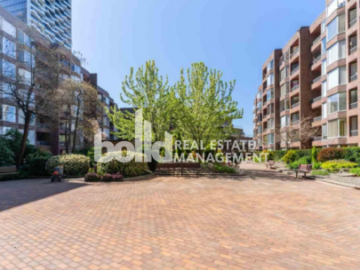 204-950-drake-st-vancouver-bc-v6z-2b9-canada-2